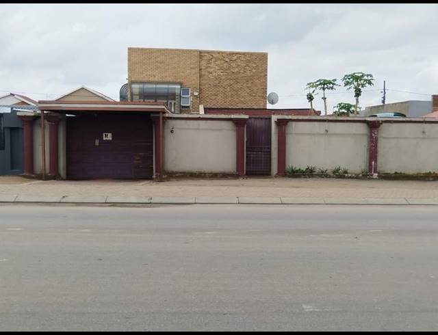 2 BEDROOM HOUSE FOR SALE IN TLHABANE